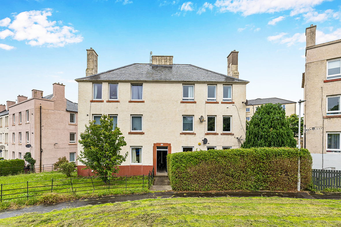 10/2 Redbraes Place, Edinburgh, EH7 4LL